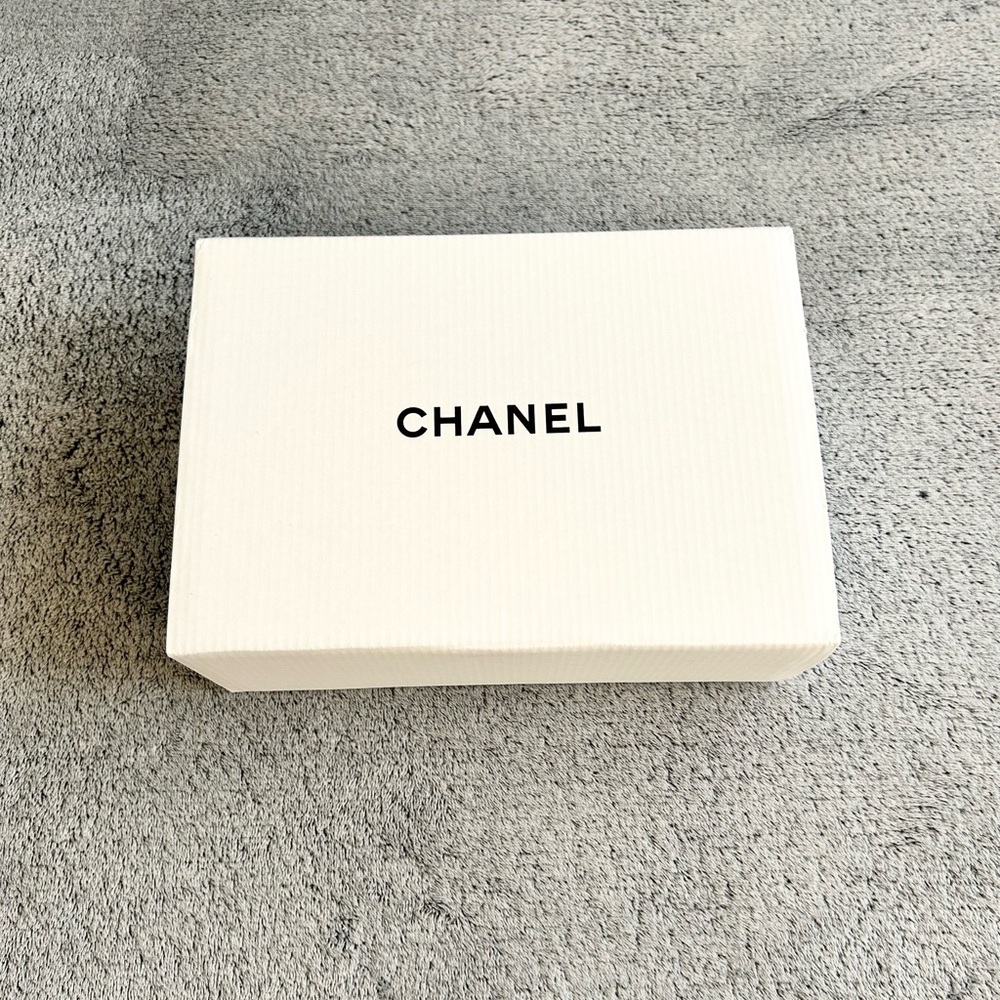 🌸CHANEL Gift Box with card sleeve